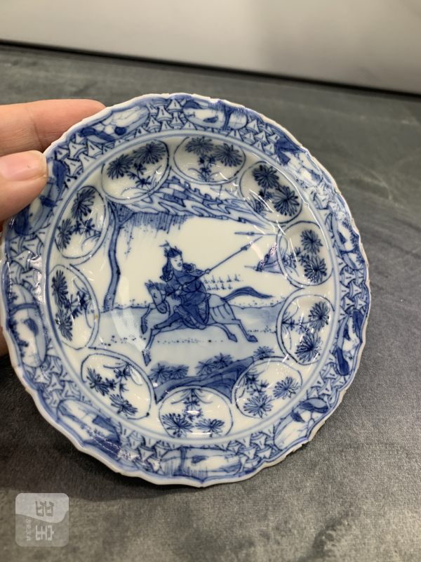 清康熙青花木兰秋狝纹花口小盘 - 图4